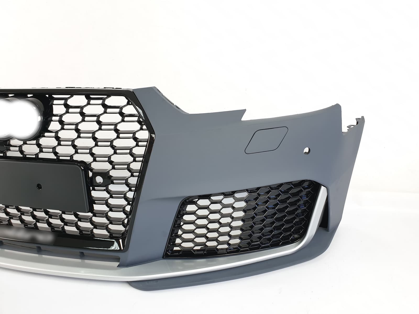Передній бампер (в стилі RS4 V1) на Audi A4 B9 2015-2019 року 4