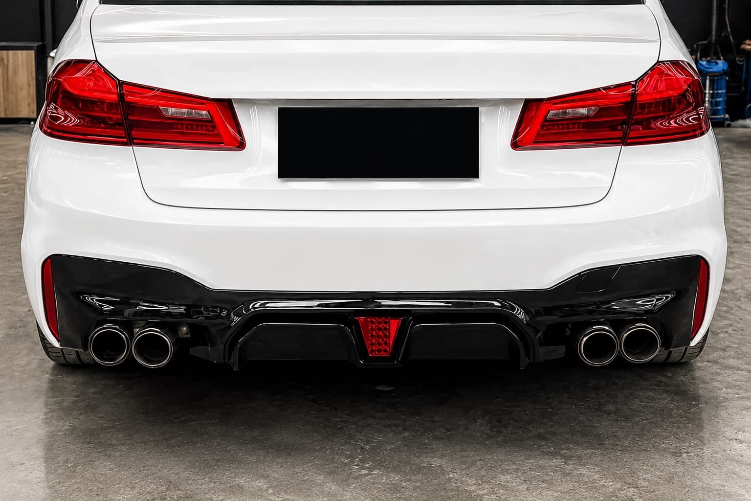 Задній дифузор (для M-Sport/M5 F90, чорний глянець)