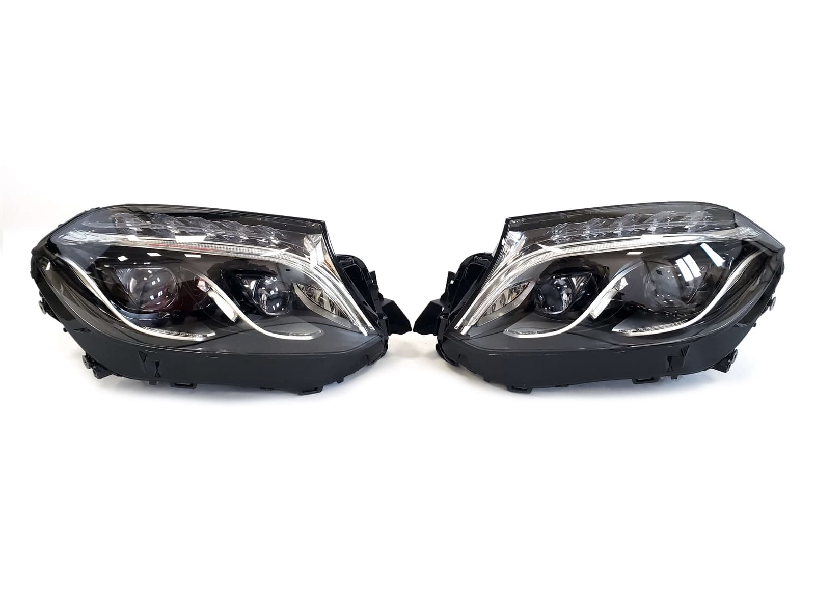 Передні фари LED (оригінал комплектні) на Mercedes-Benz GLS-Class X166 2015-2019 року