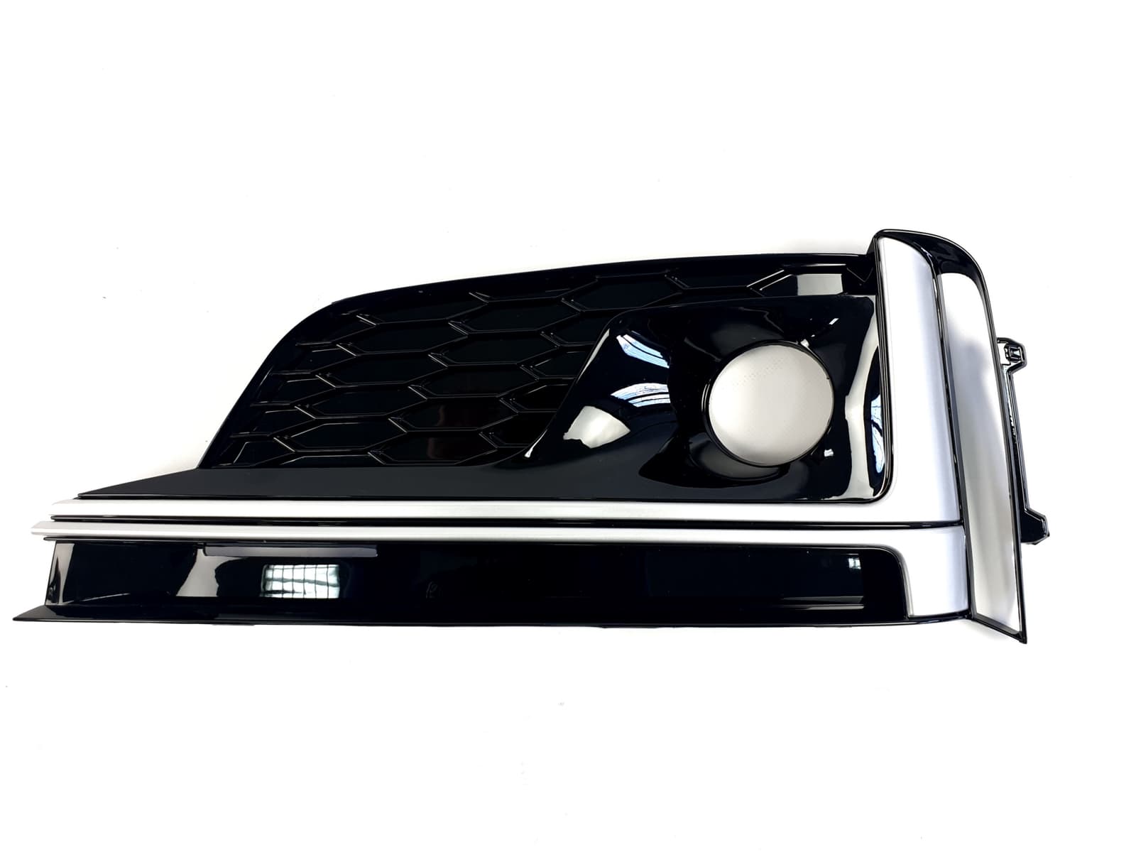 Решітки в бампер Black / Silver (стиль S5 під дистронік) S-Line на Audi A5 B9 2016-2020 року 3
