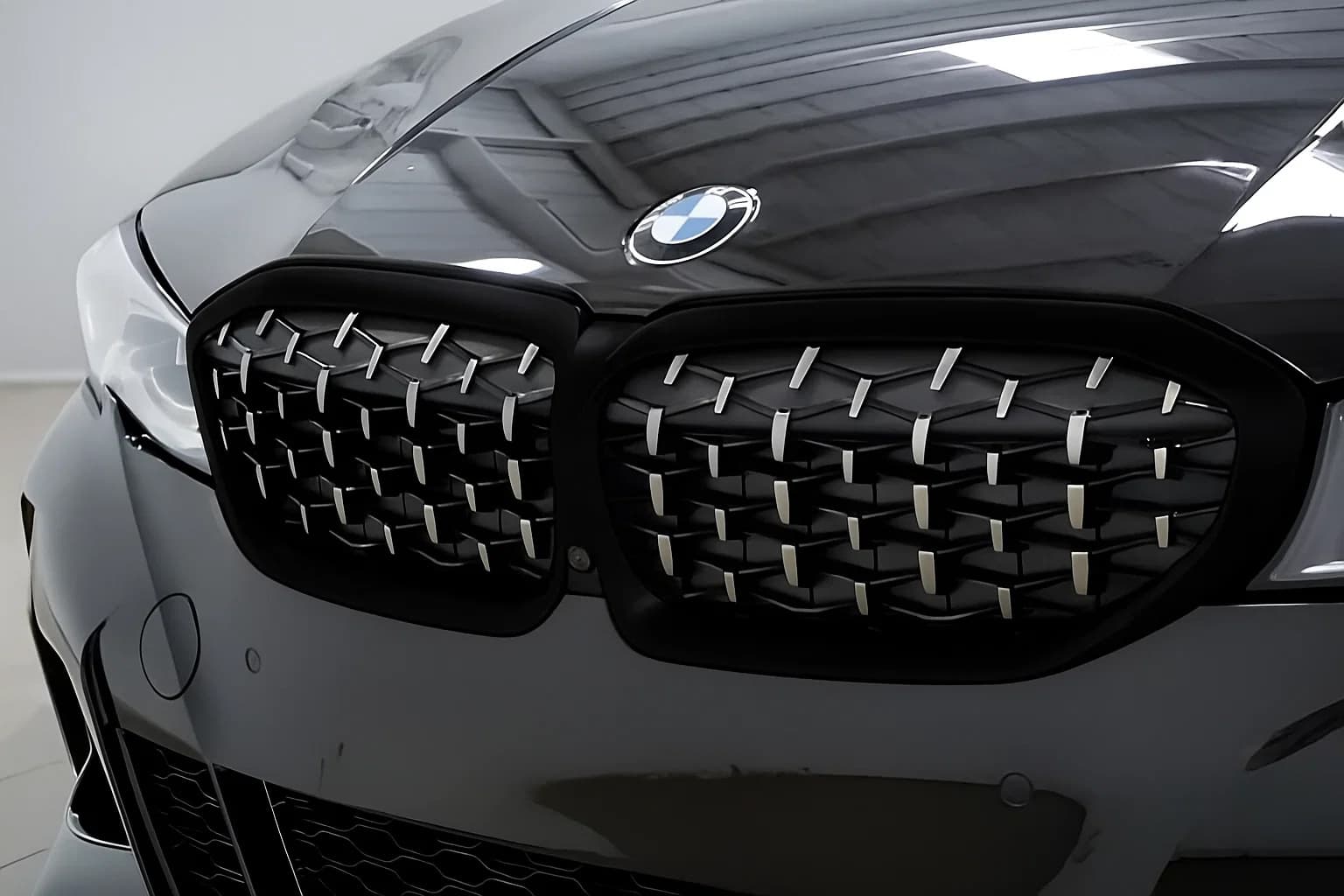Ніздрі Diamond Silver (2018-2022, чорна окантовка)