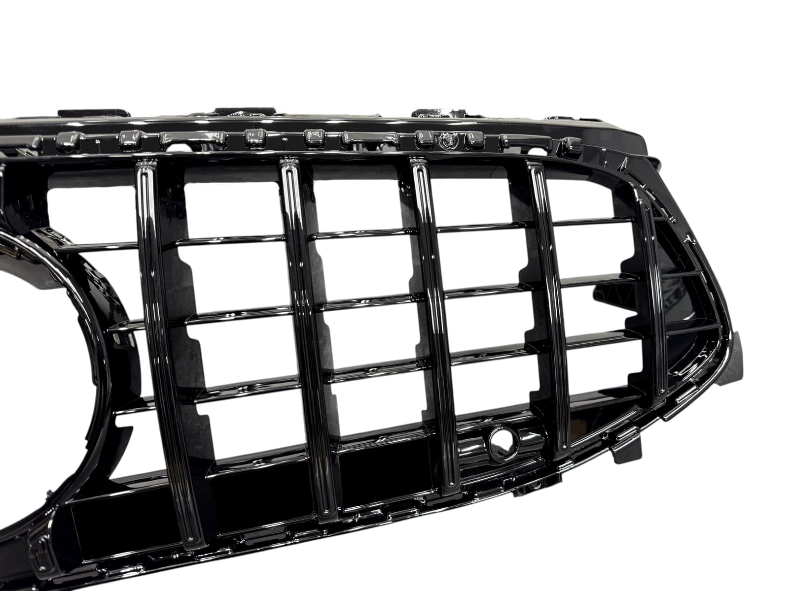 Решітка радіатора GT Full Black на Mercedes-Benz CLA-Class C118 2023-2025 року 4