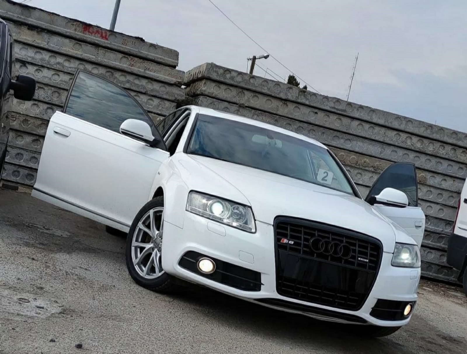 Решітка радіатора Full Black (в стилі S6) без PDC на Audi A6 C6 2004-2011 року 3