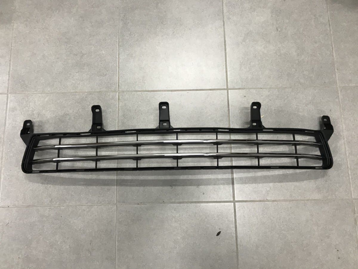 Решітка бампера (не F-Sport) Lexus LX 570 2012-2015