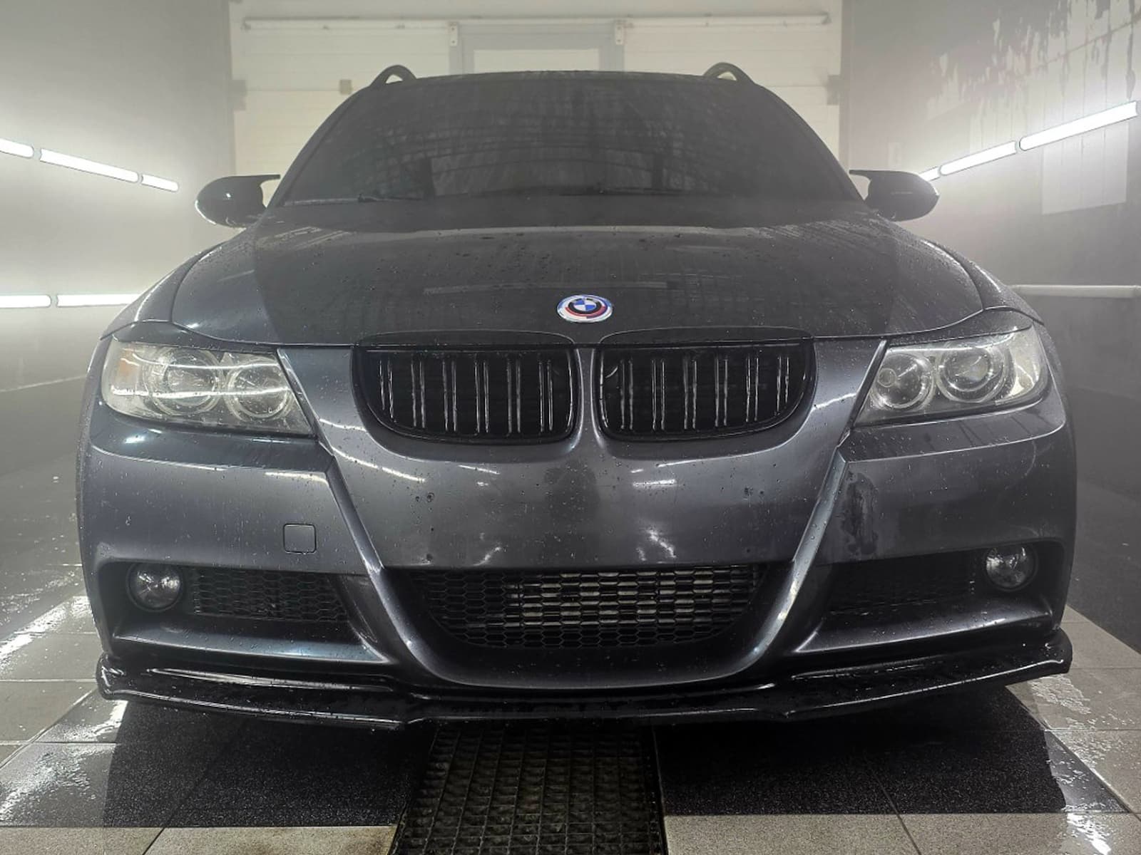 Передня Lip накладка (для E90 M-Sport 2005-2008, чорний глянець) 6