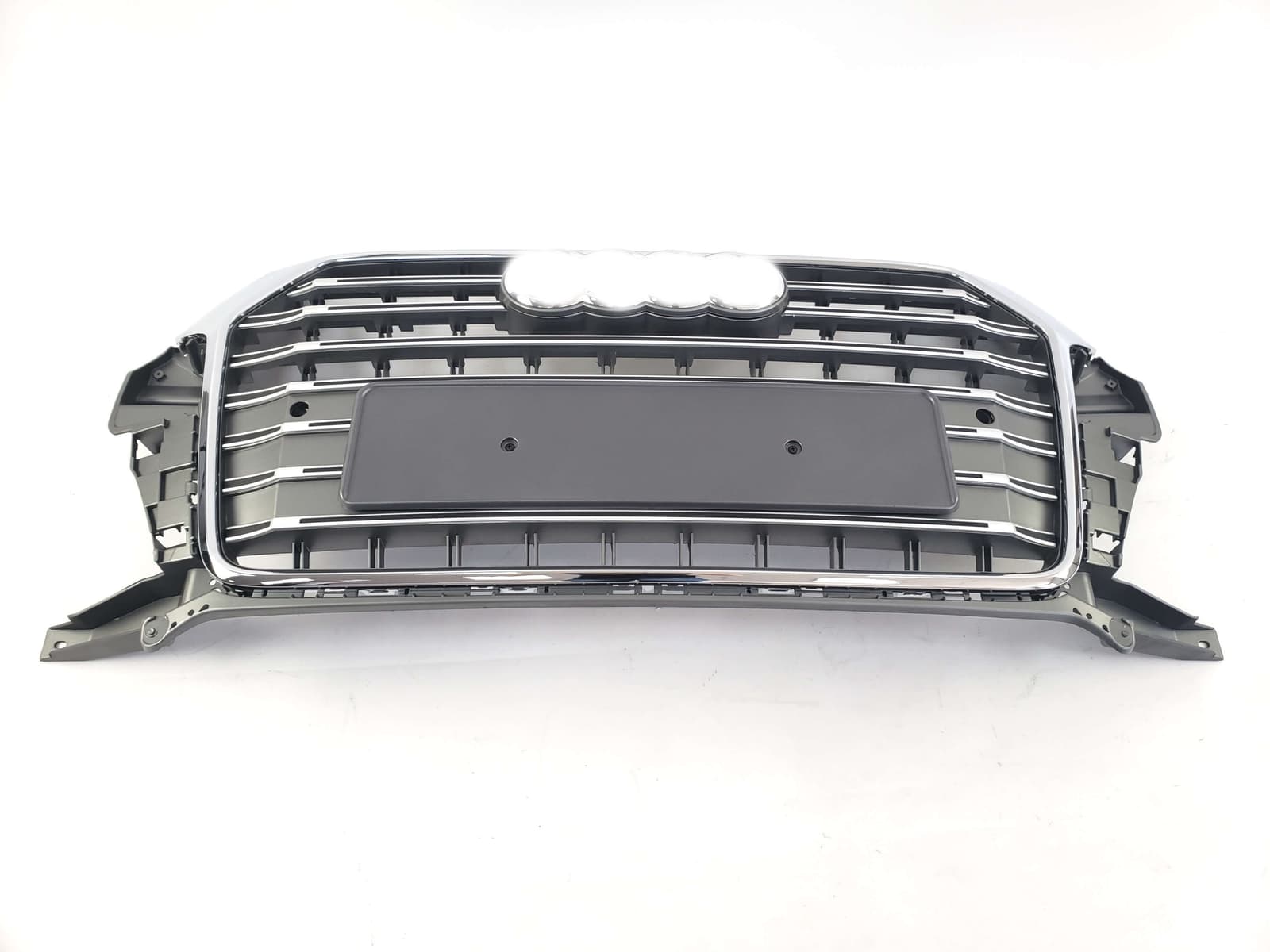 Решітка радіатора Silver Chrome (в стилі SQ3) на Audi Q3 8U 2014-2018 року 2
