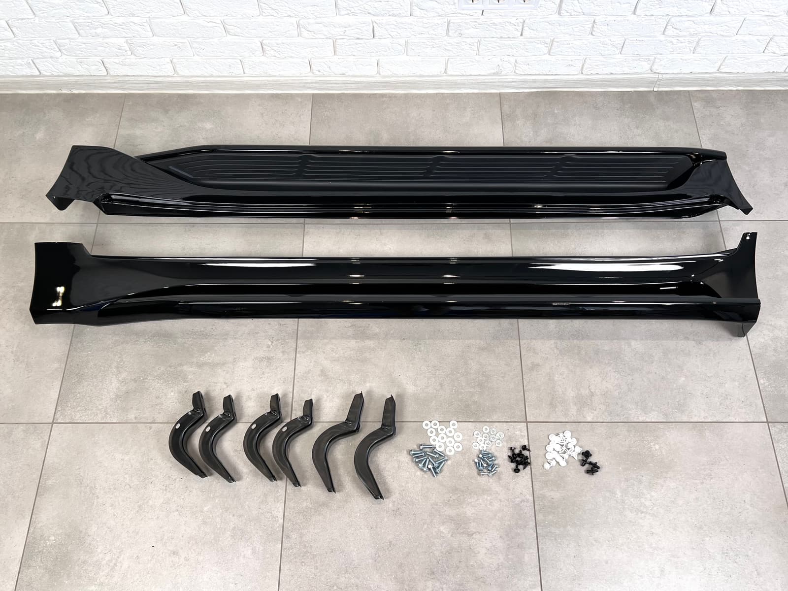 Пороги бічні Lexus LX 570 / Toyota Land Cruiser 200 2007-2021 у стилі LX 570 2016+ колір чорний 4