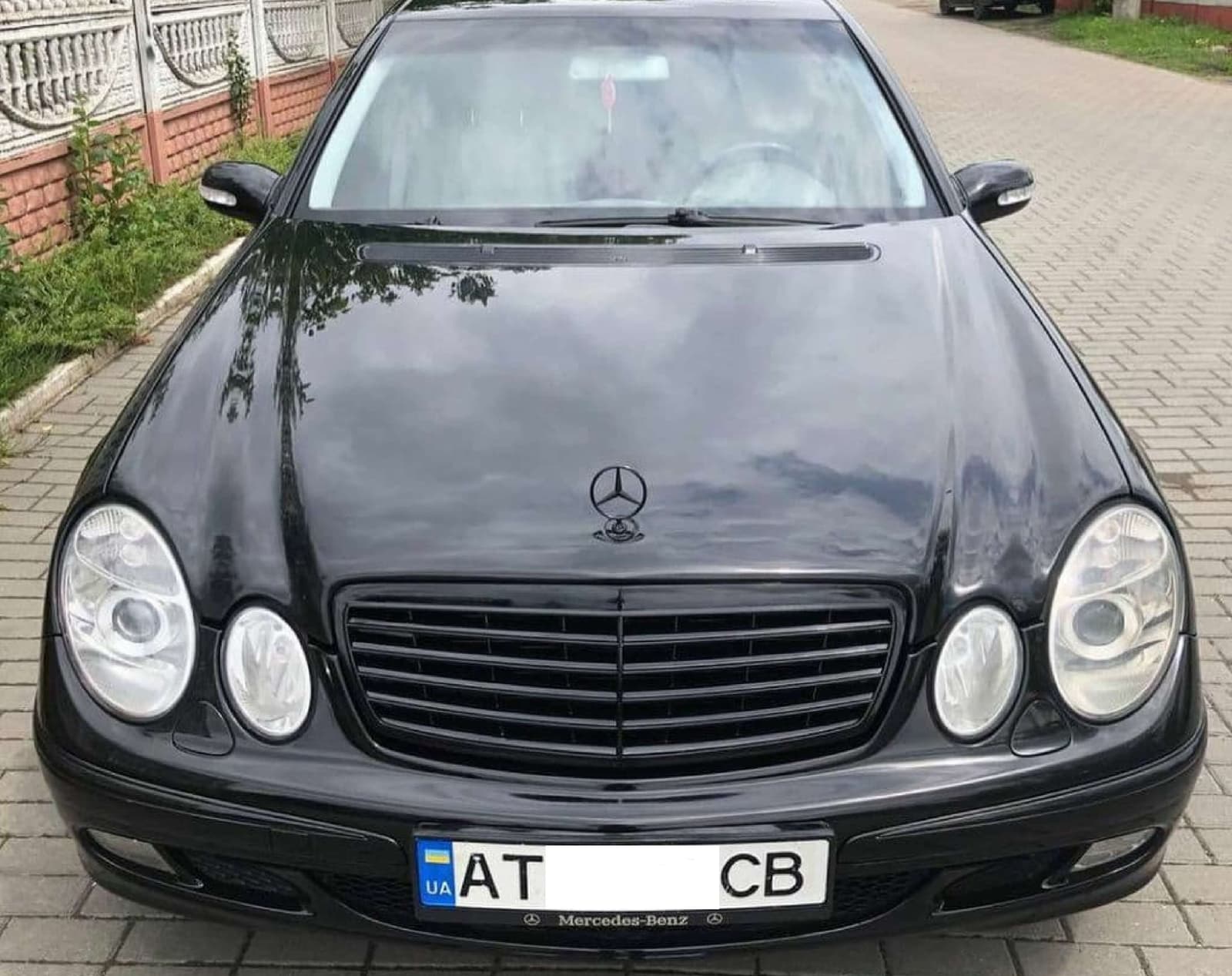 Решітка радіатора ALL Black ASYY на Mercedes-Benz E-Class W211 2002-2006 року 4