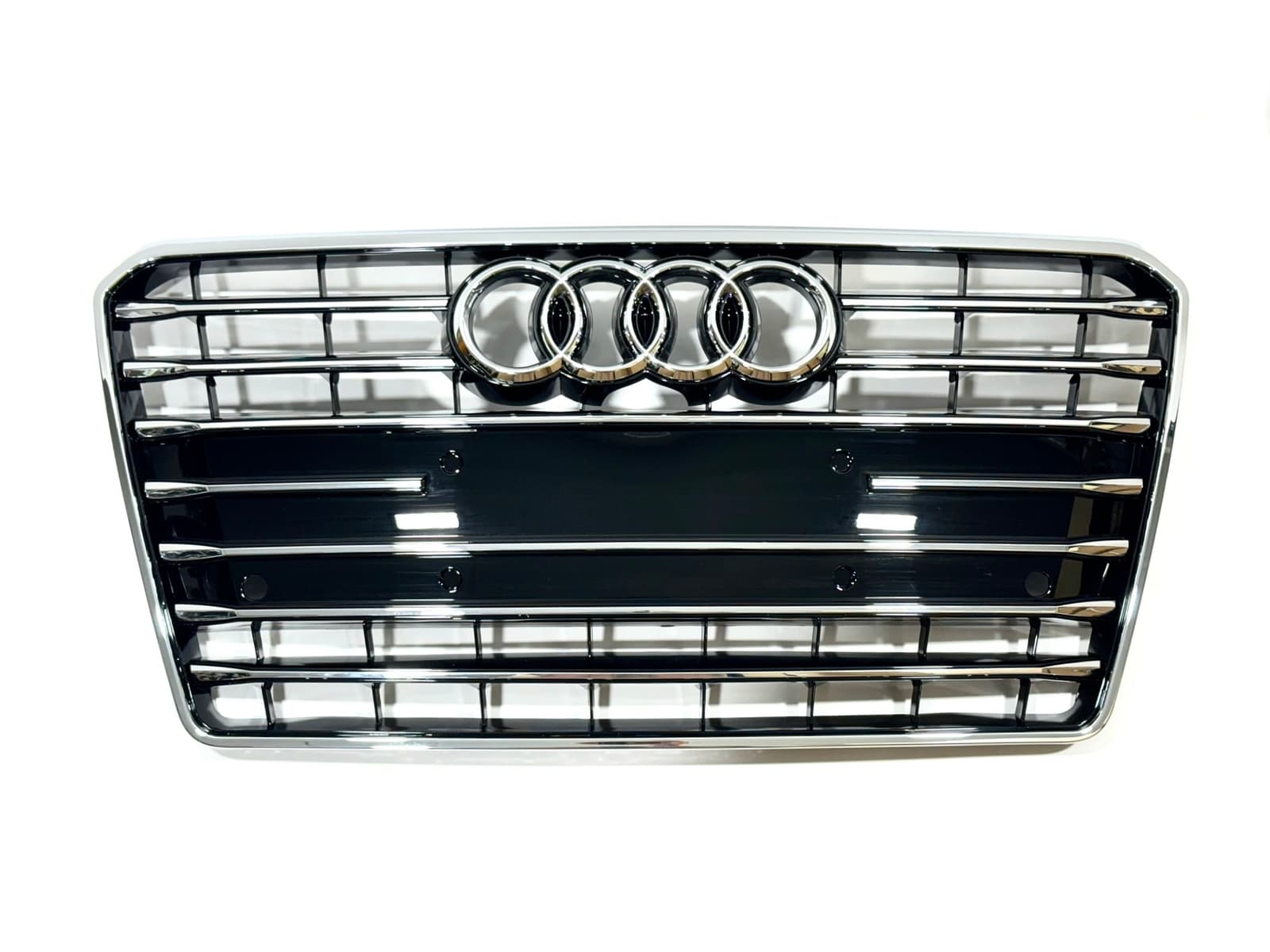 Решітка радіатора Audi A7 2010-2014 чорна з хромом