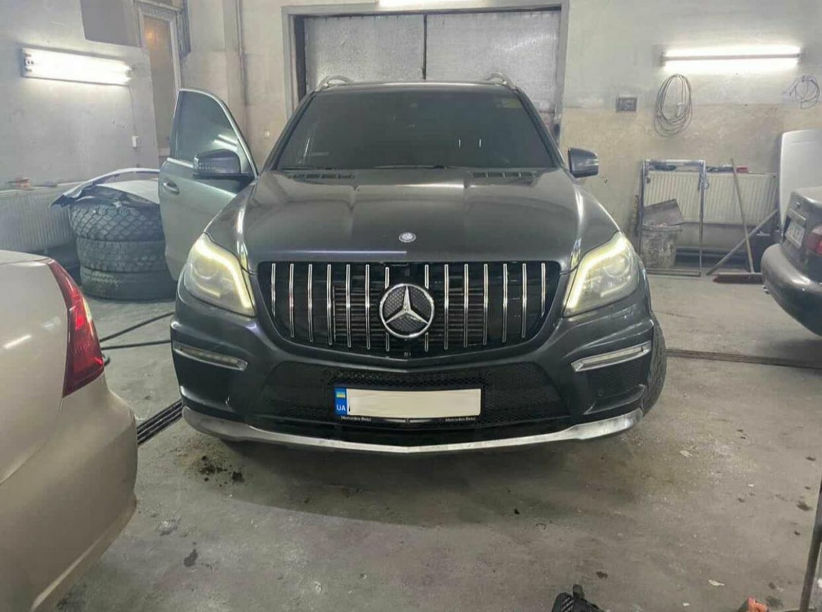 Решітка радіатора Chrome Black GT на Mercedes-Benz GL-Class X166 2012-2015 року 3