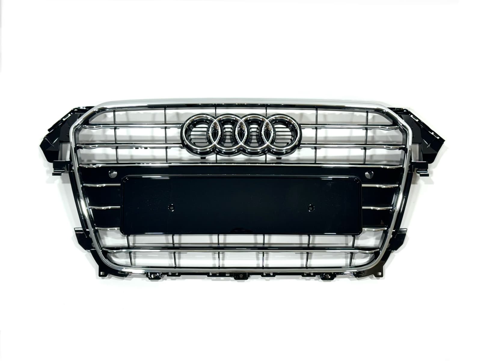 Решітка радіатора Audi A4 B8 2012-2015 чорна з хромом