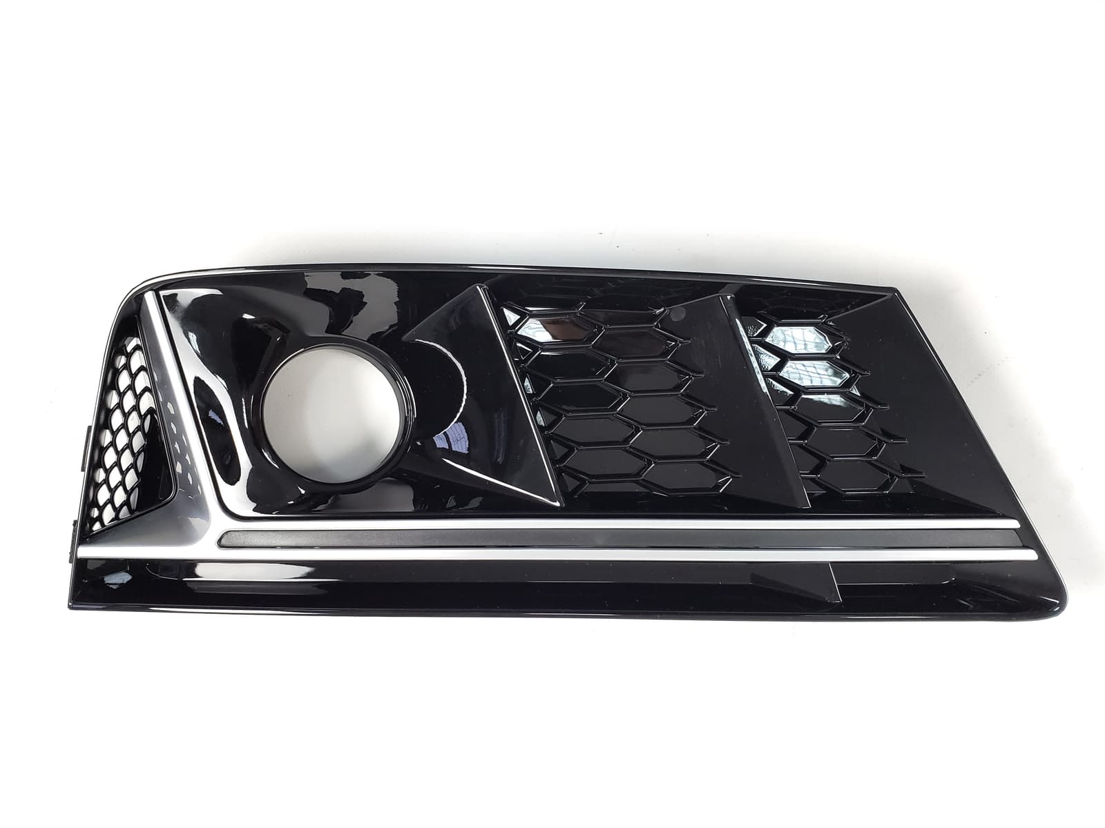 Решітки в бампер Black Silver (в стилі S4 під радари) на Audi A4 B9 2015-2019 року 2