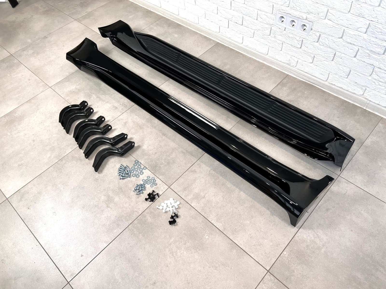 Пороги бічні Lexus LX 570 / Toyota Land Cruiser 200 2007-2021 у стилі LX 570 2016+ колір чорний 3