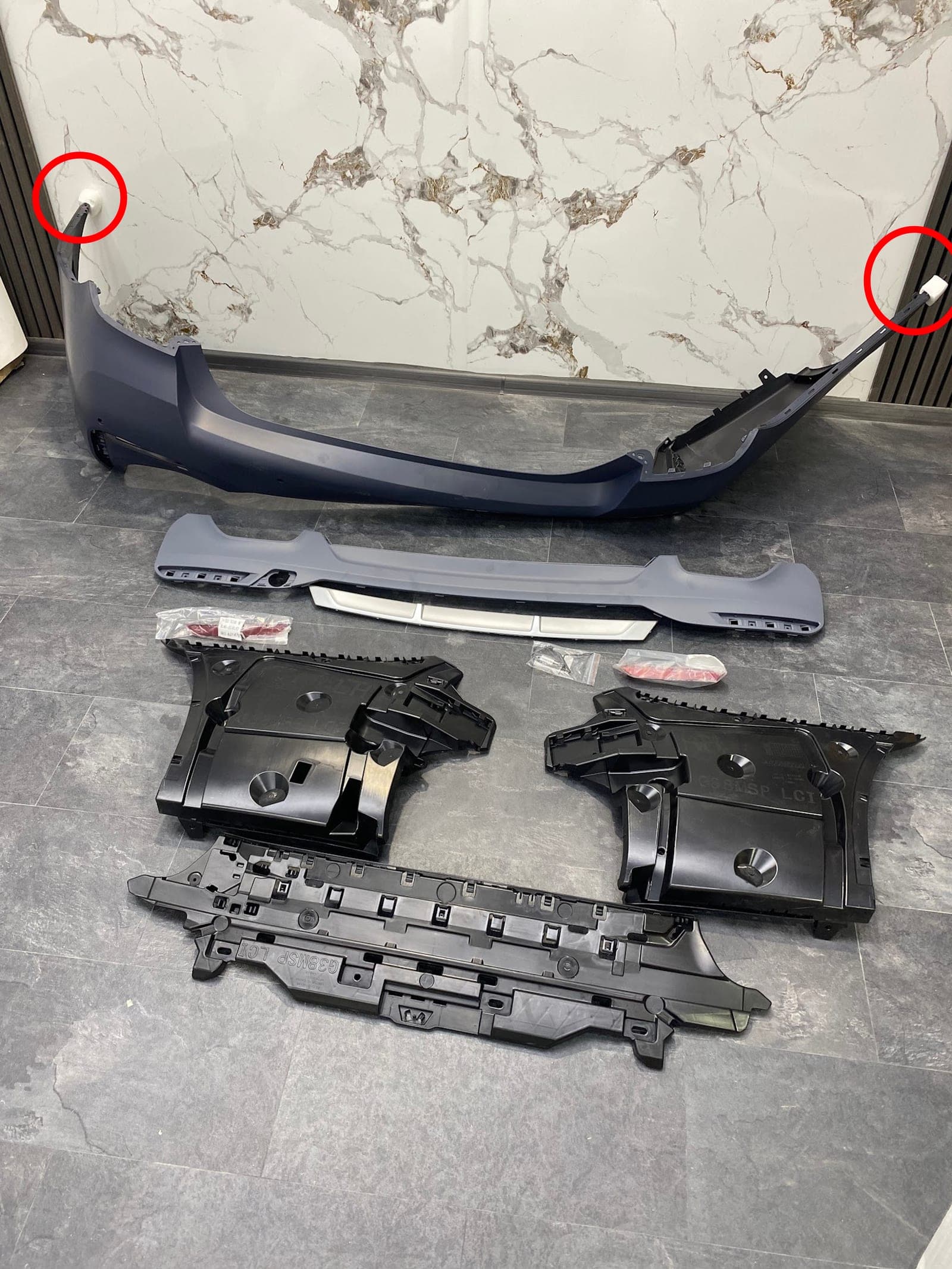 Задній бампер (M-Paket) ПОШКОДЖЕНИЙ на BMW 5 Series G30 / G31 2017-2020 року 2