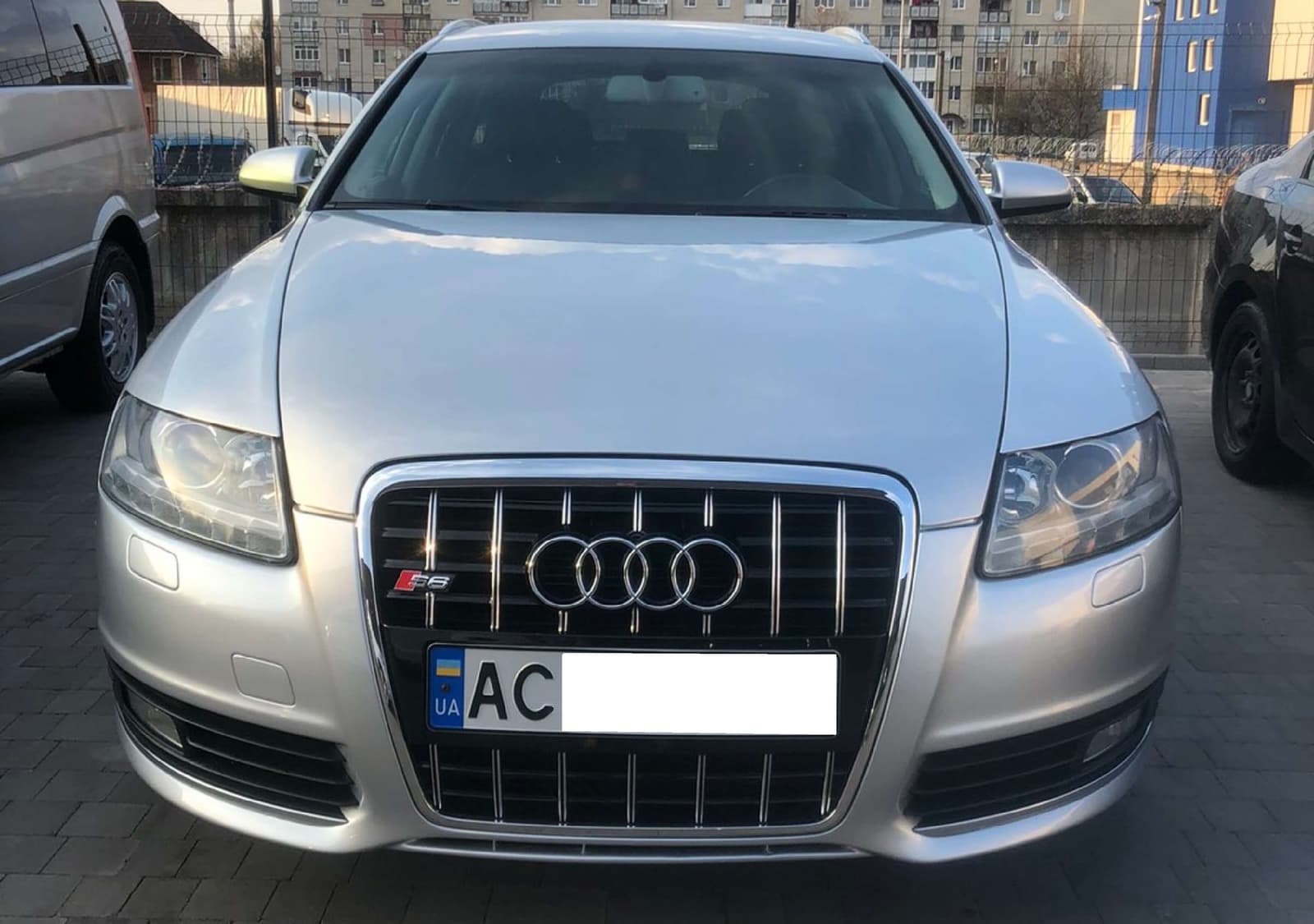 Решітка радіатора Chrome Black (в стилі S6) без PDC на Audi A6 C6 2004-2011 року 3