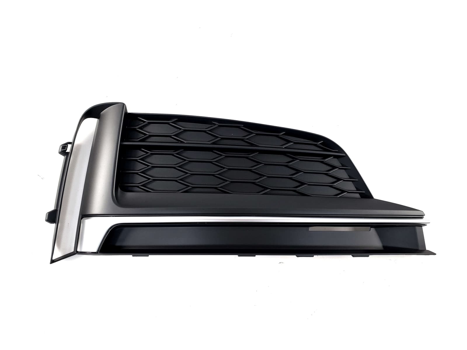 Решітки в бампер Matte Black / Silver (стиль S5) S-Line на Audi A5 B9 2016-2020 року 2