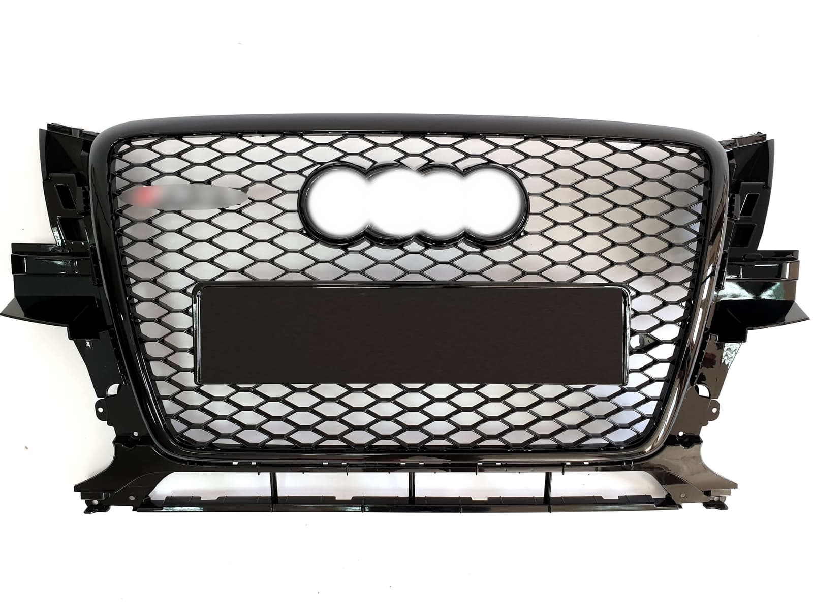 Решітка радіатора Full Black (в стилі RSQ5) на Audi Q5 8R 2008-2012 року