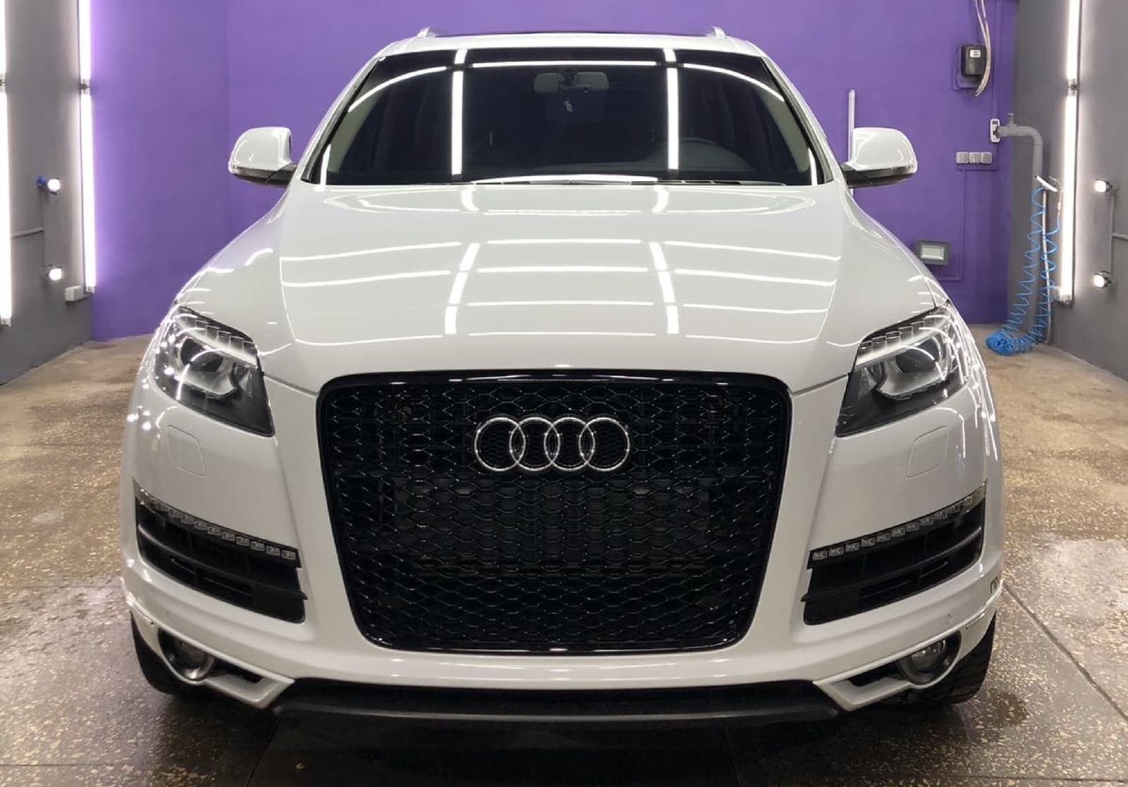 Решітка радіатора Full Black (в стилі RSQ7) на Audi Q7 4L 2005-2015 року 3