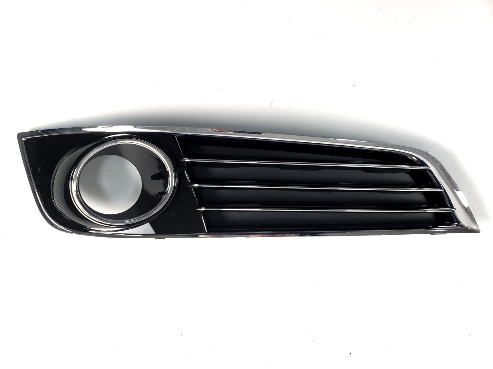 Решітки в бампер Chrome Black (стиль W12 під дистронік) на Audi A8 D4 2014-2017 року 2
