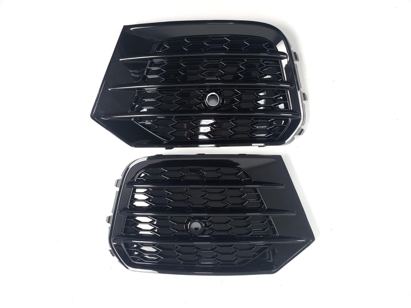 Решітки в бампер Full Black (стиль SQ3 під парктроніки) на Audi Q3 8U 2014-2018 року