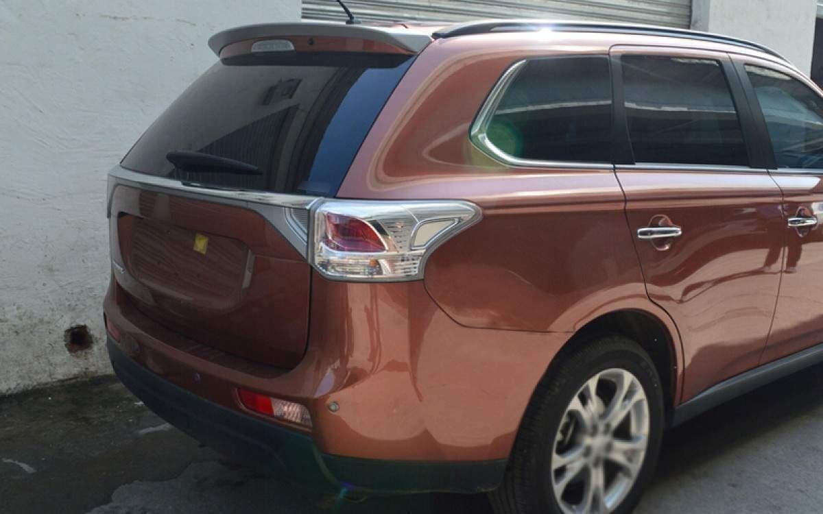 Спойлер козирок Mitsubishi Outlander 2012-2021 ABS пластик під фарбування