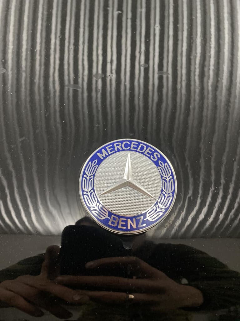 Знак Мерседеса на капот (самоклейка) Самоклейка