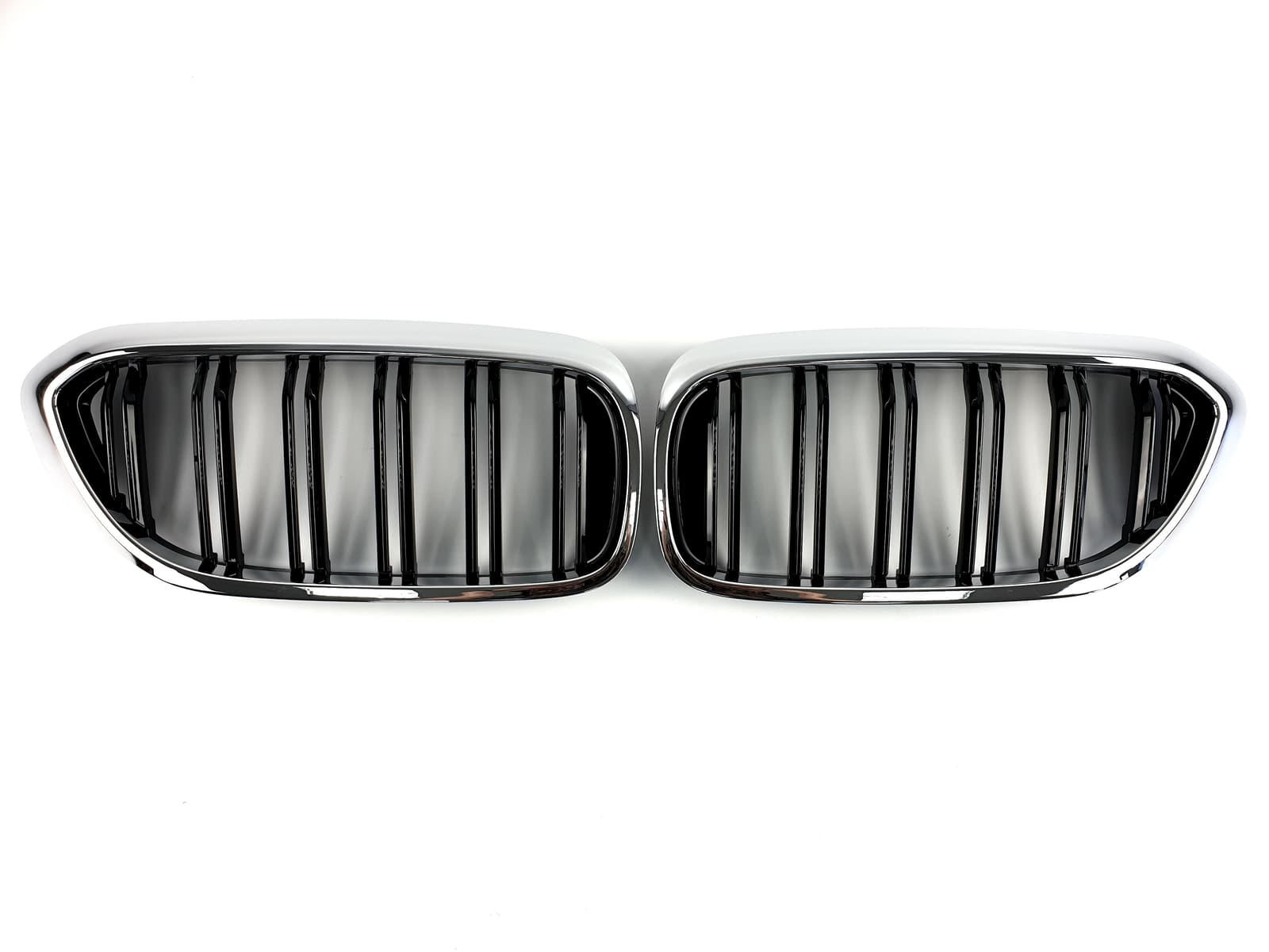 Ніздрі Чорні Глянець Хром Рамка (Подвійні M-Look) на BMW 5 Series G30 / G31 2017-2020 року