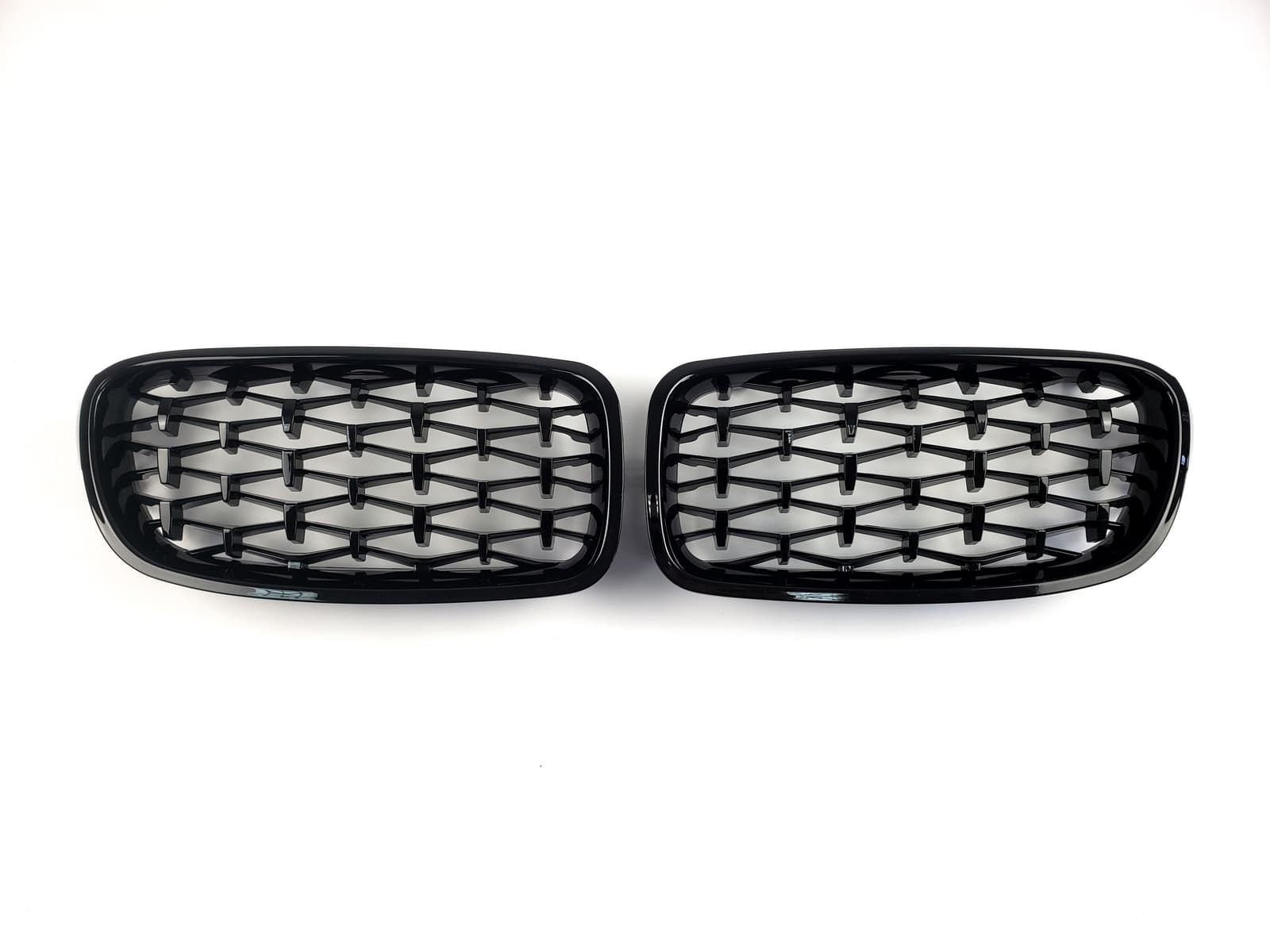 Ніздрі Diamond All Black на BMW 3 Series F30 / F31 2011-2018 року