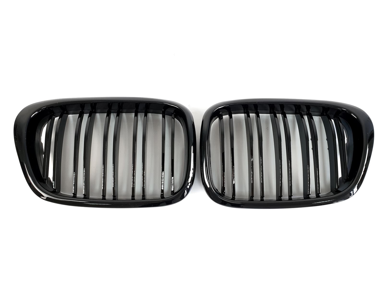 Ніздрі Чорний глянець (Подвійні M-Look) на BMW 5 Series E39 1996-2004 року