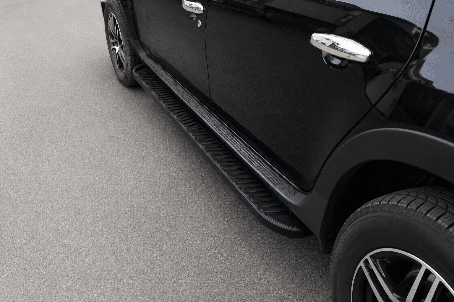 Бокові пороги Tayga V1 Black (2 шт., алюміній)