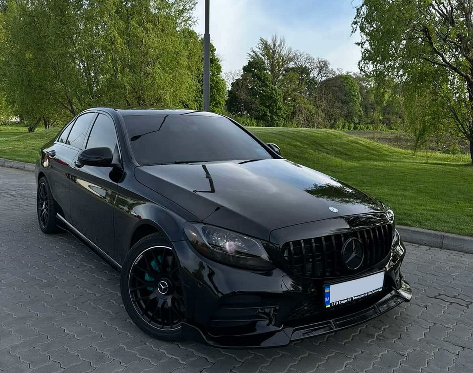 Губа (переднього бампера) Чорний глянець (стиль Brabus) на Mercedes-Benz C-Class W205 2018-2021 року 5