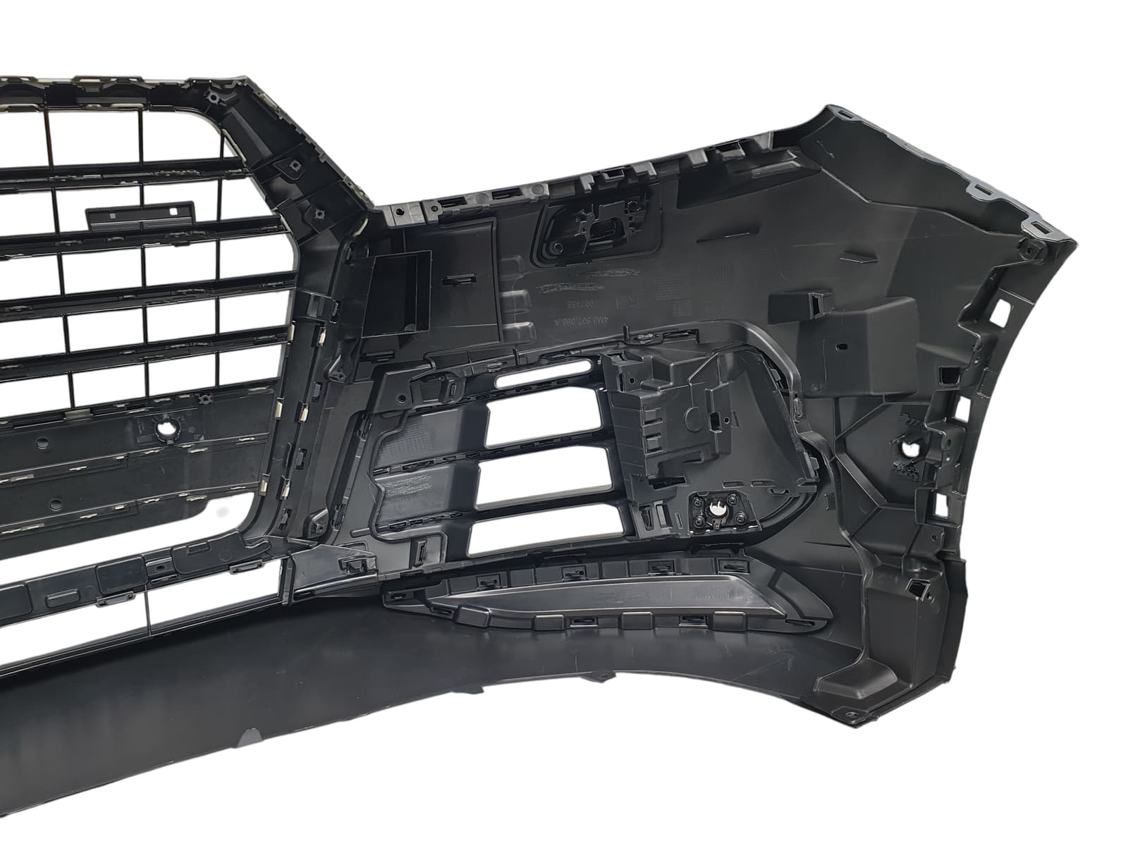 Передній бампер (S-Line) Black на Audi Q7 4M 2015-2020 року 6