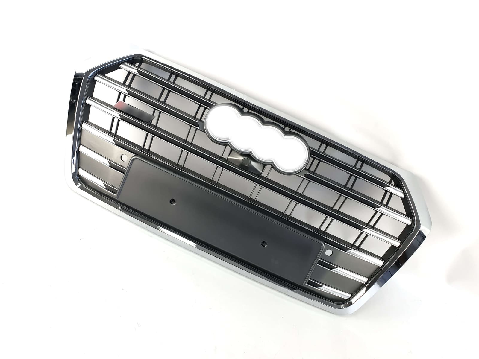 Решітка радіатора Silver Chrome (в стилі SQ5) на Audi Q5 80A 2016-2020 року 3
