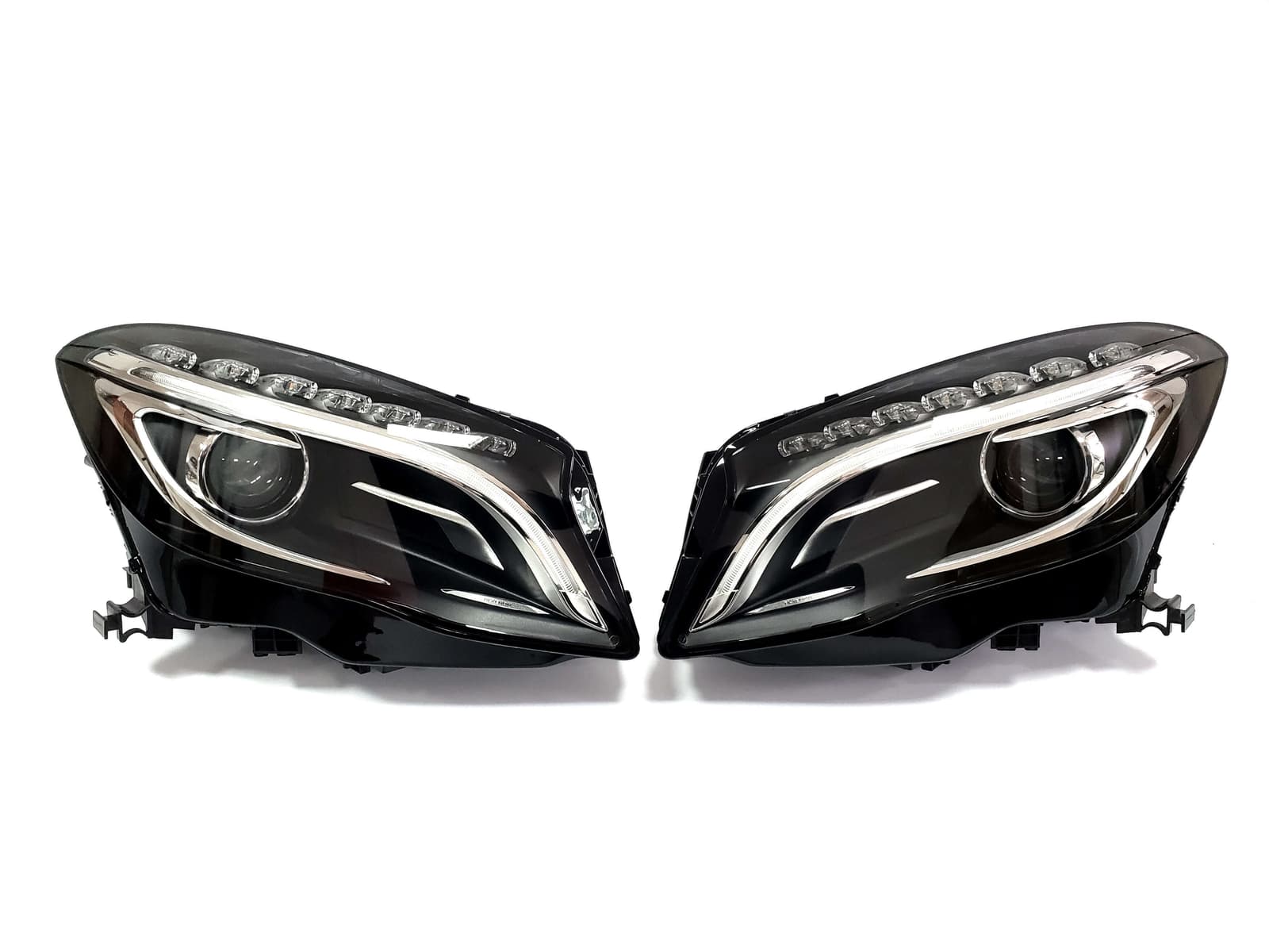 Передні фари (Bi-Xenon) без блоків на Mercedes-Benz GLA-Class X156 2013-2017 року