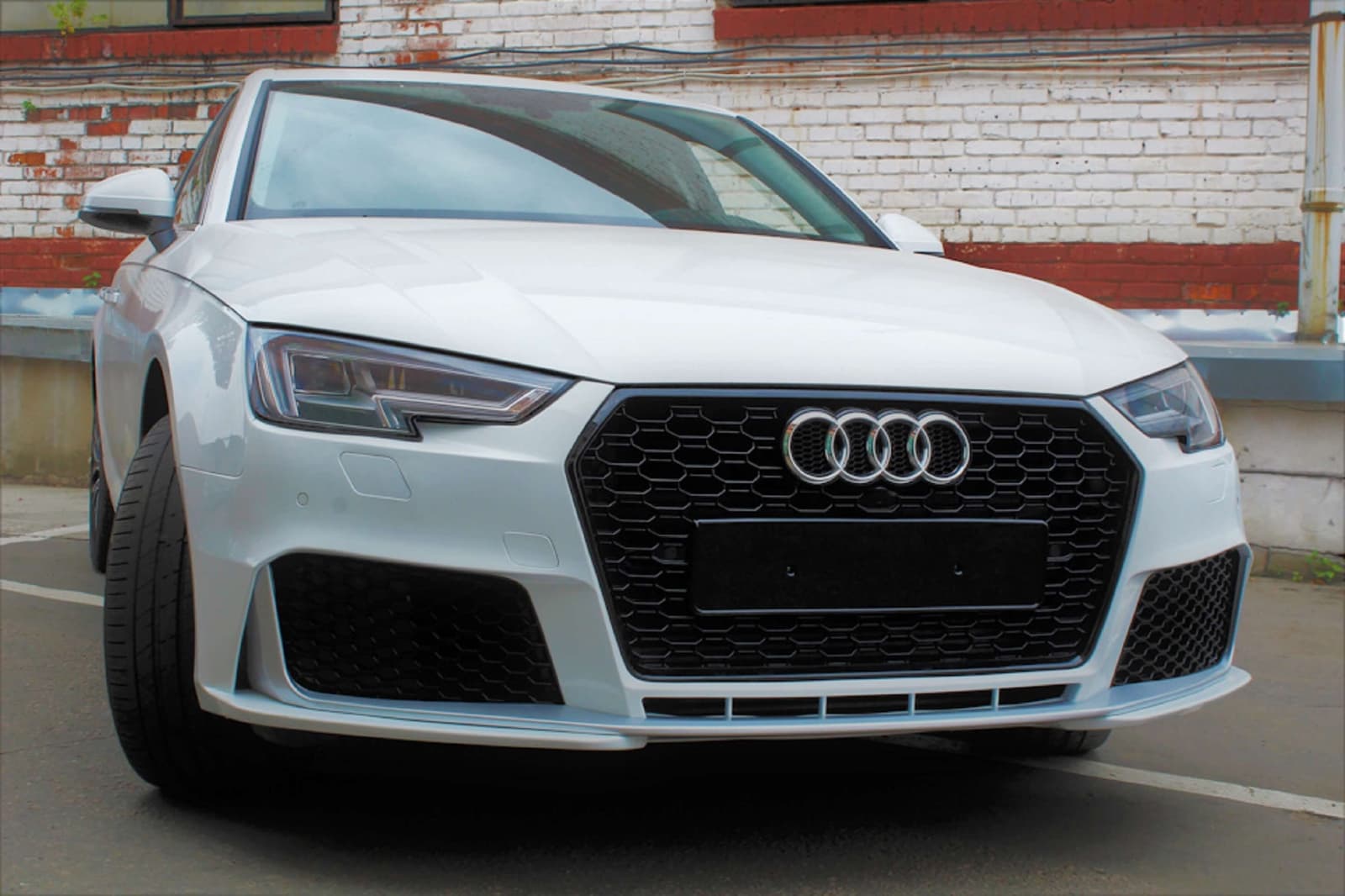 Передній бампер (в стилі RS4 V1) на Audi A4 B9 2015-2019 року 5