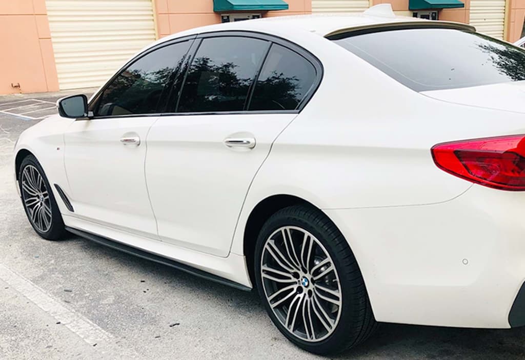 Накладки на пороги V-1 (під M-Sport/M5 пороги, чорний глянець) 2