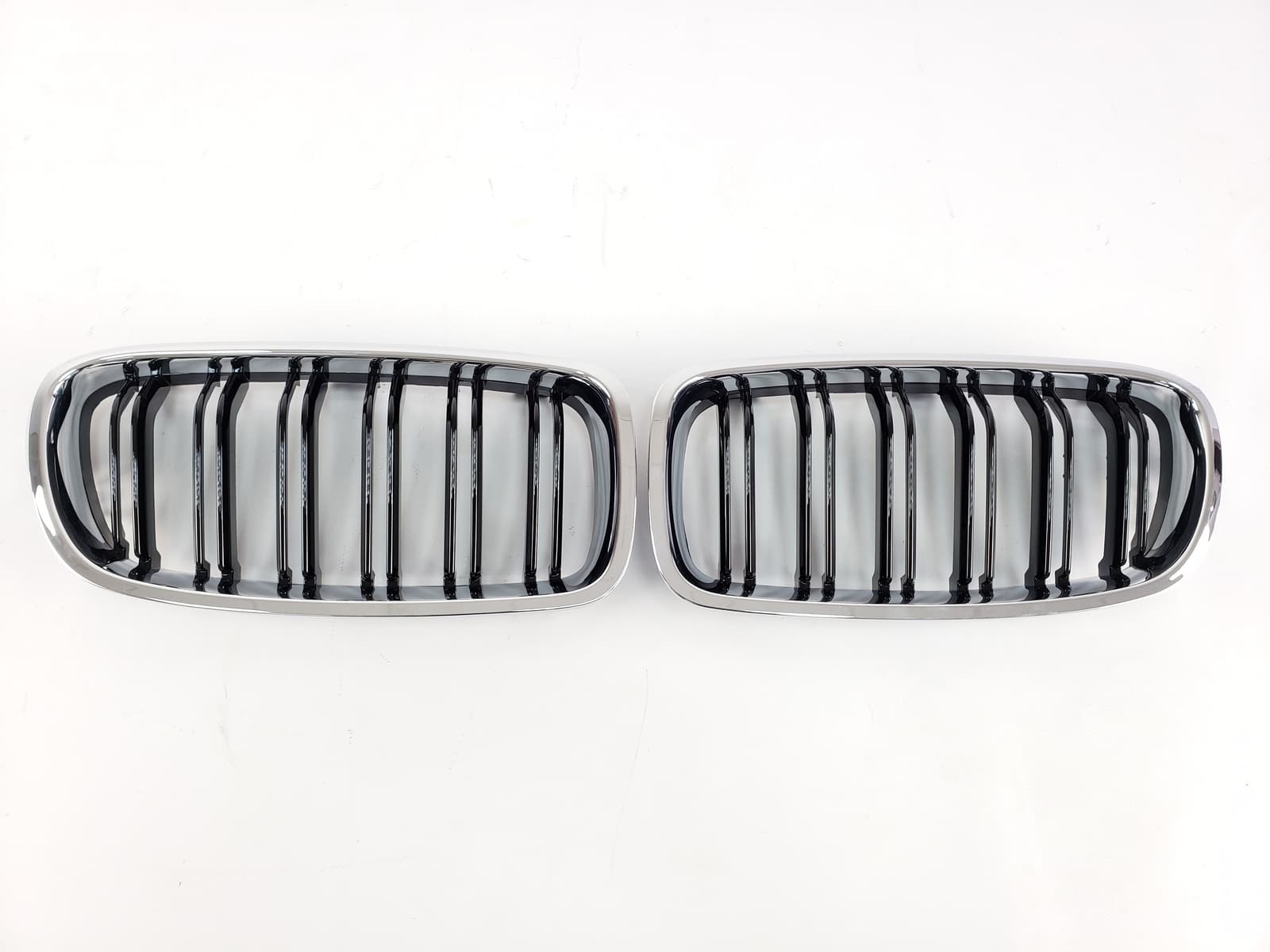 Ніздрі Чорні Глянець Хром Рамка (Подвійні M-Look) на BMW 3 Series F30 / F31 2011-2018 року