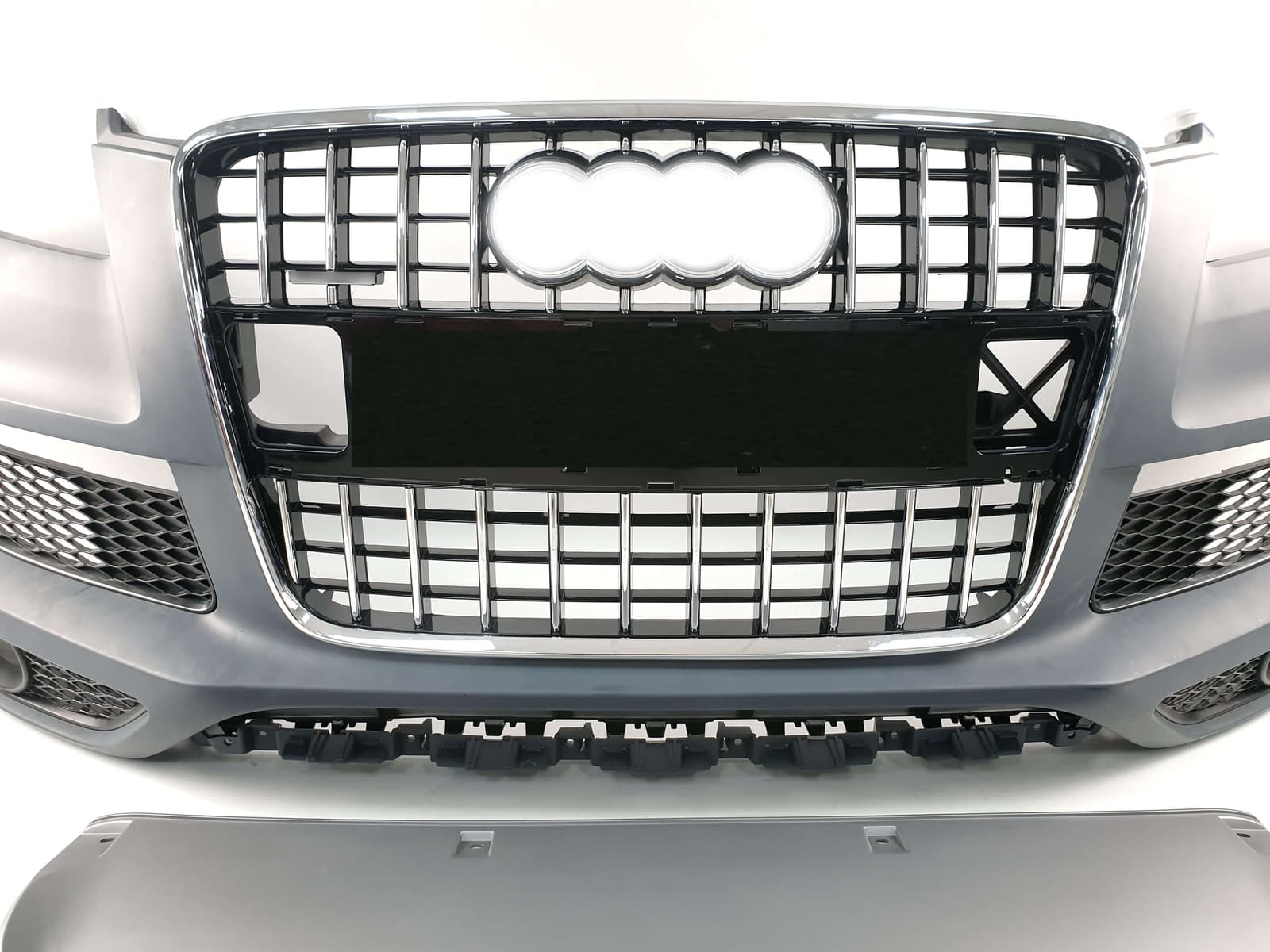 Передній бампер (в стилі SQ7) на Audi Q7 4L 2005-2015 року 3