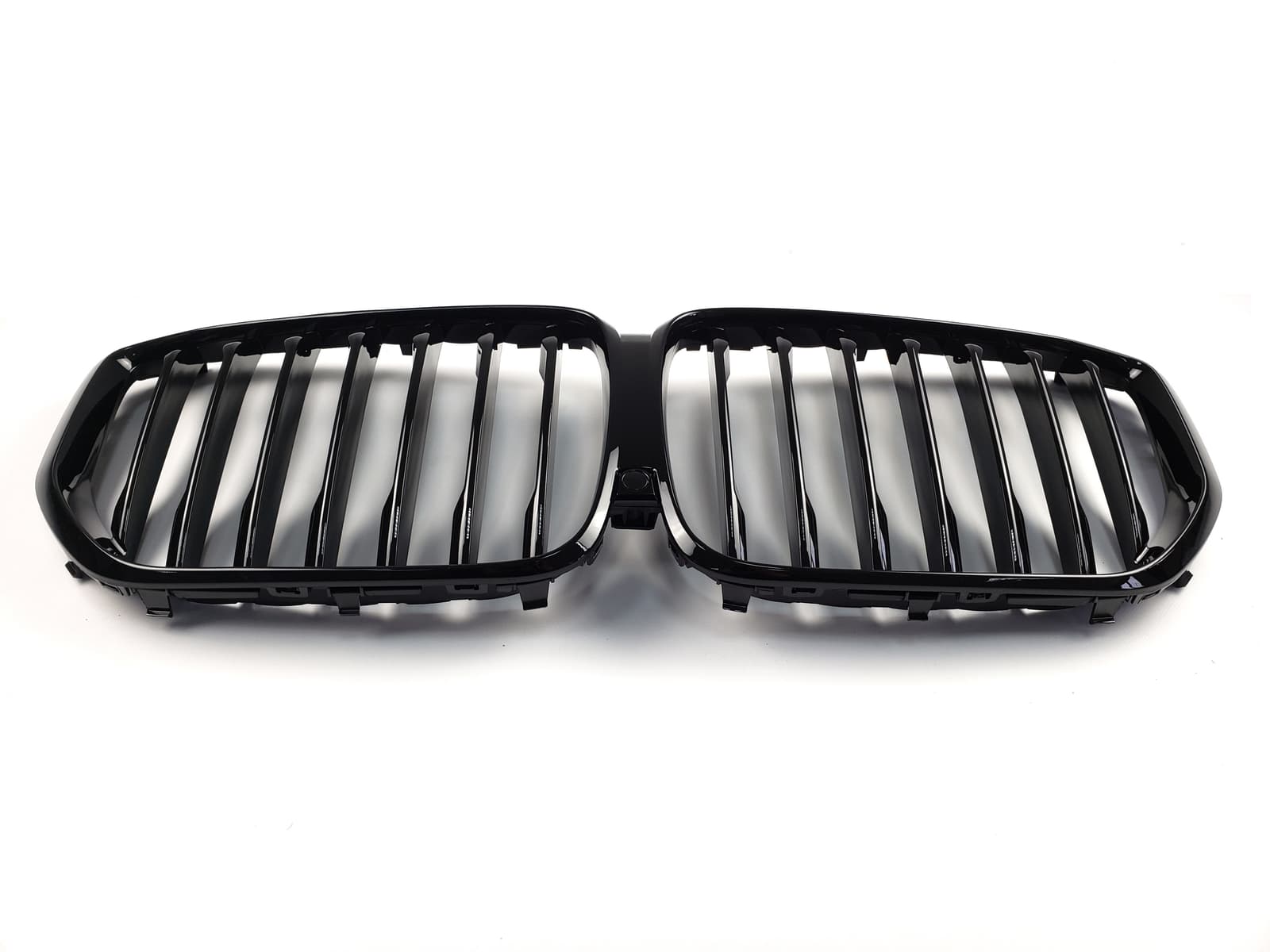 Ніздрі Чорний глянець (1 BAR) на BMW X5 G05 2018-2022 року 2