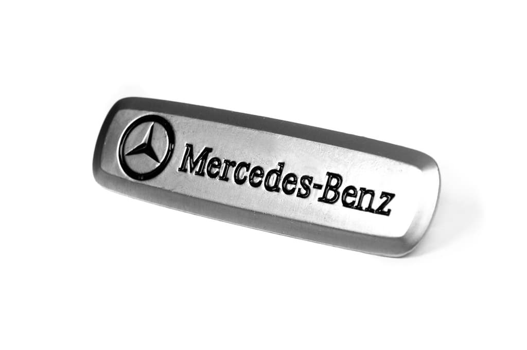 Mercedes Шильдик алюмінієвий для килимків (1шт) 2
