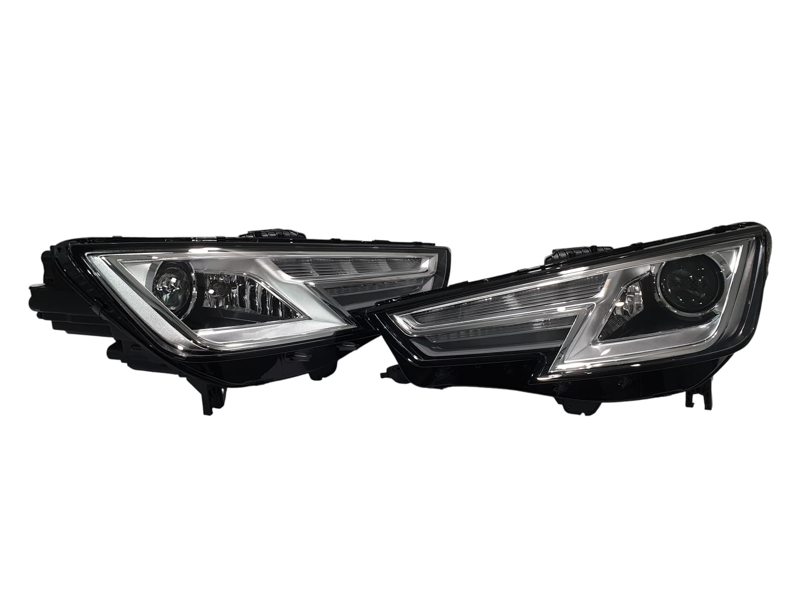 Передні фари (Xenon) без блоків на Audi A4 B9 2015-2019 року