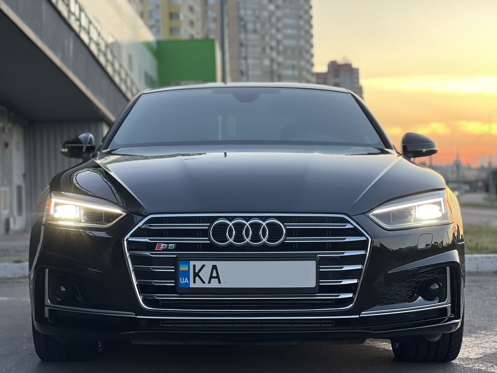Решітка радіатора Chrome Black (в стилі S5) на Audi A5 B9 2016-2020 року 4