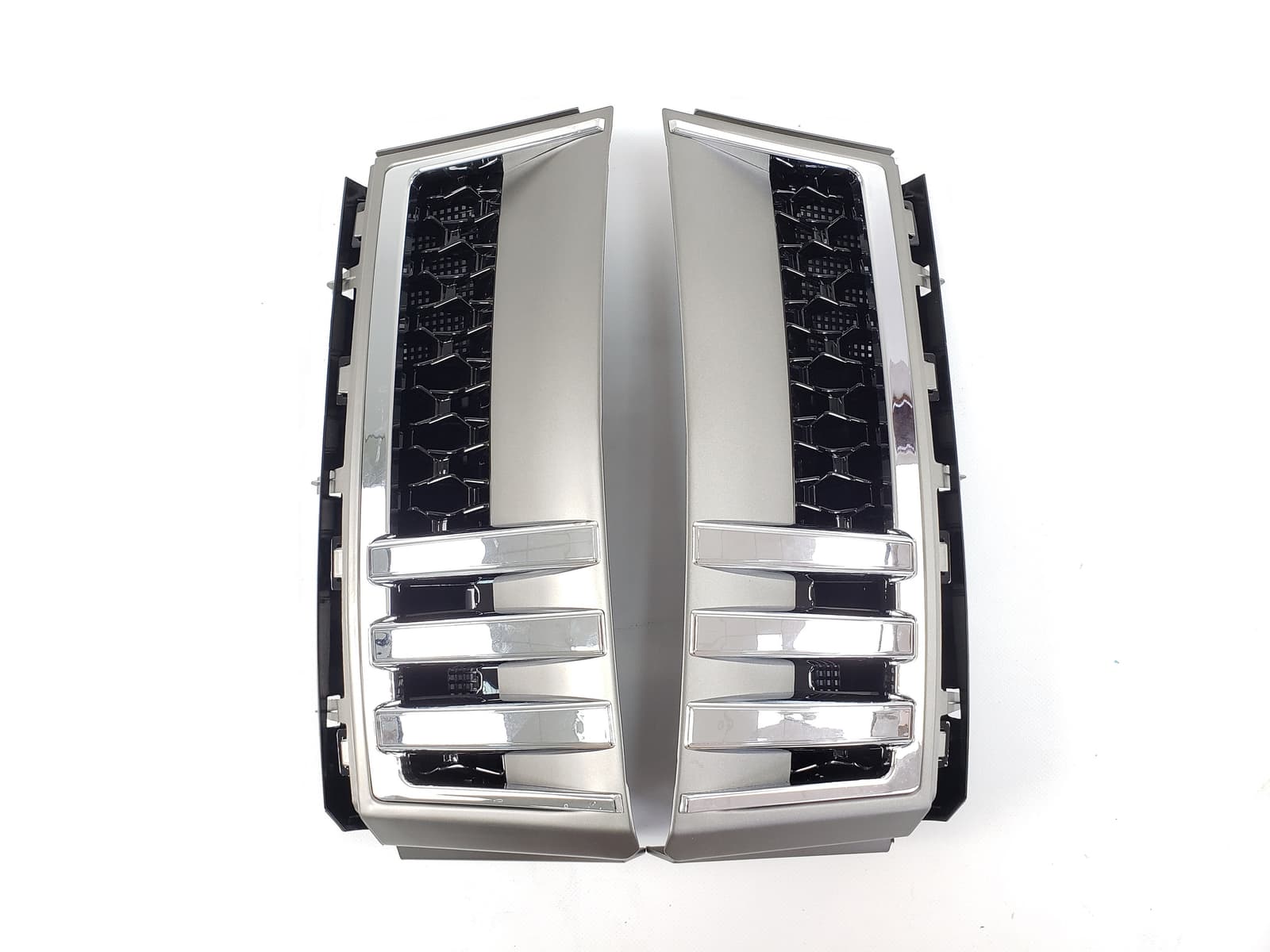 Решітка радіатора + жабра на Land Rover Range Rover Vogue L322 2010-2013 року 4