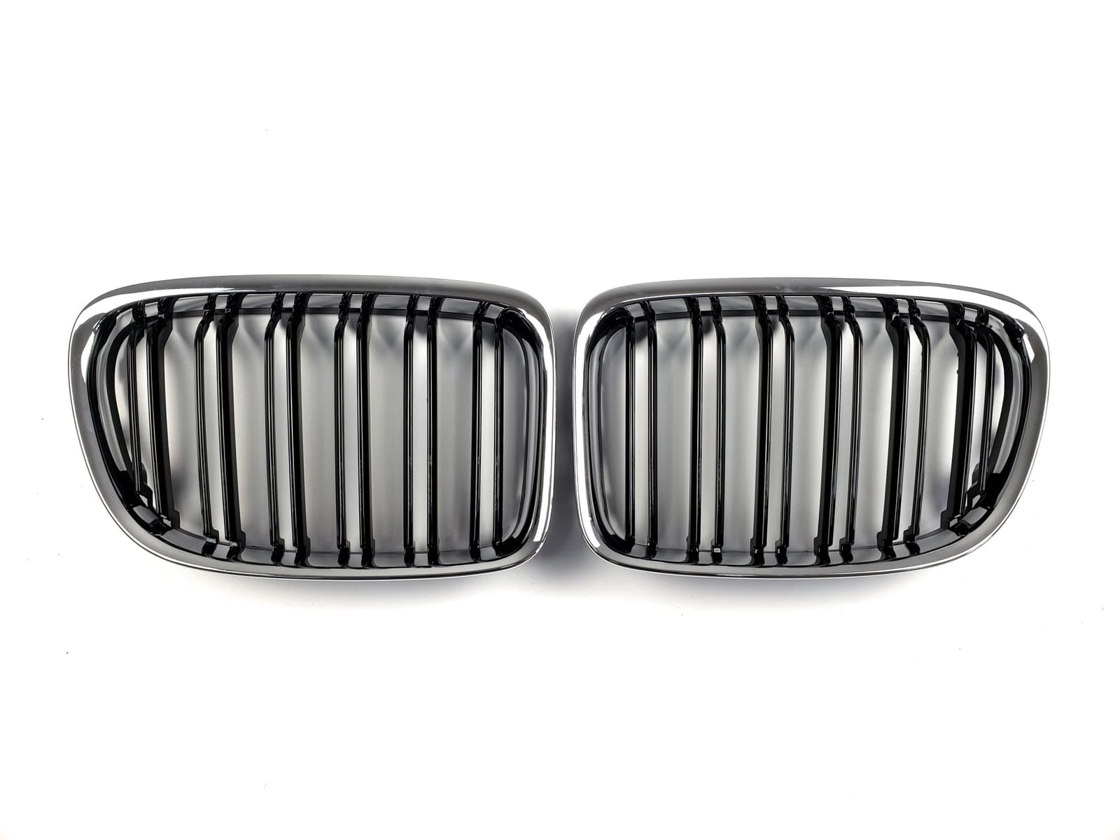 Ніздрі Чорний Глянець Хром Рамка (Подвійні M-Look) на BMW X1 E84 2009-2015 року