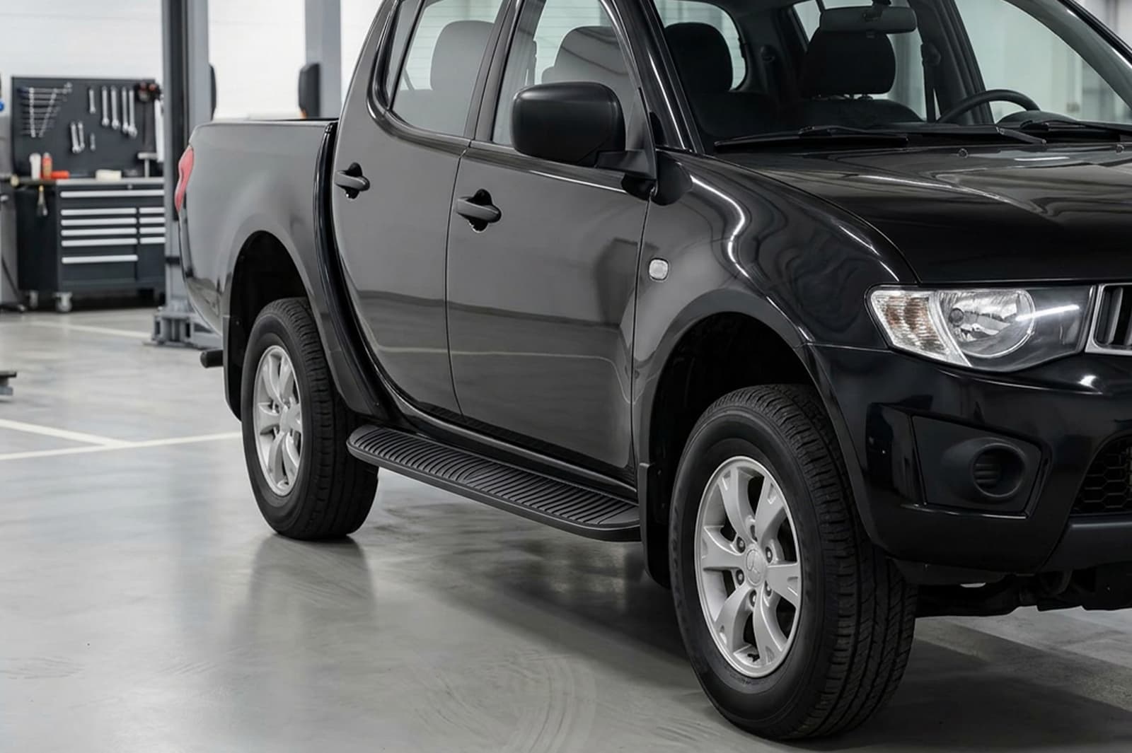 Бокові пороги Tayga Black (2 шт., алюміній)
