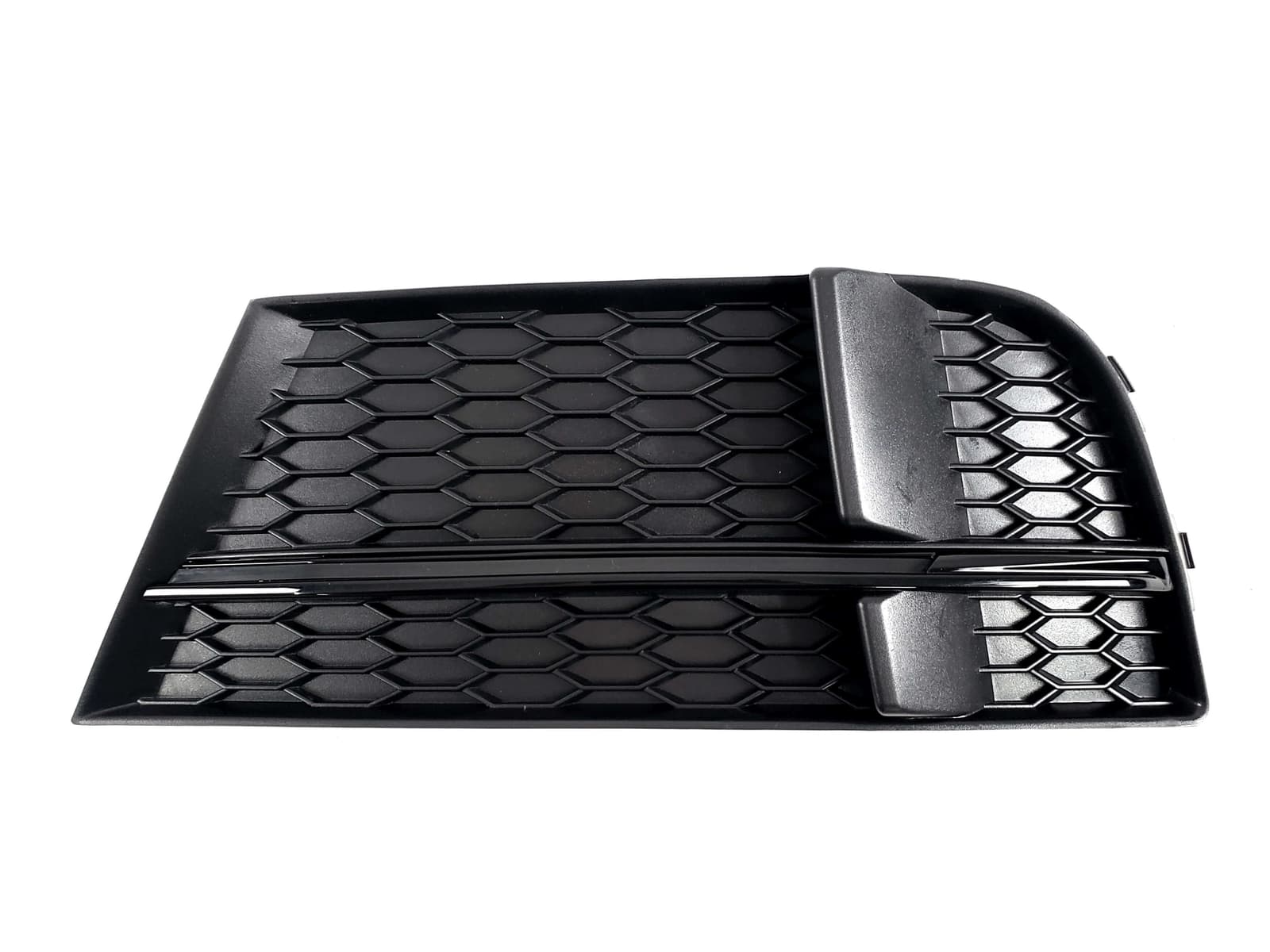 Решітки в бампер Full Black (в стилі S3) S-Line на Audi A3 8V 2016-2020 року 3