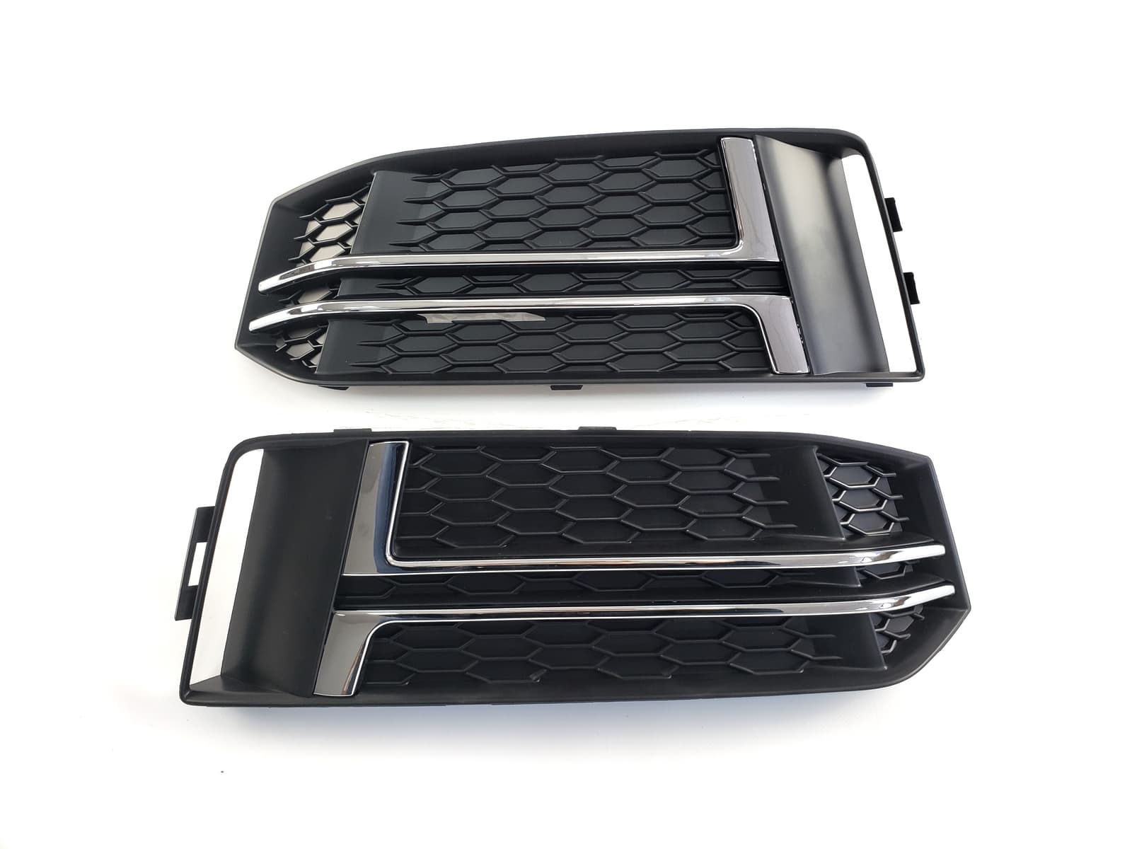 Решітки в бампер Chrome Black (S4) S-Line на Audi A4 B9 2015-2019 року