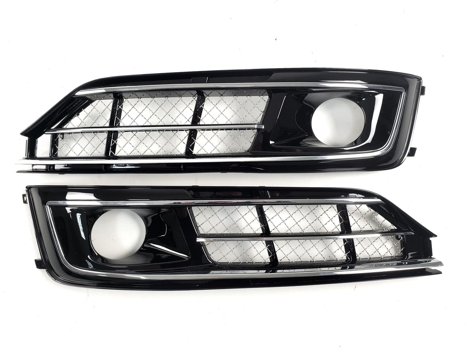 Решітки в бампер Chrome Black (стиль W12 під дистронік) на Audi A8 D4 2014-2017 року