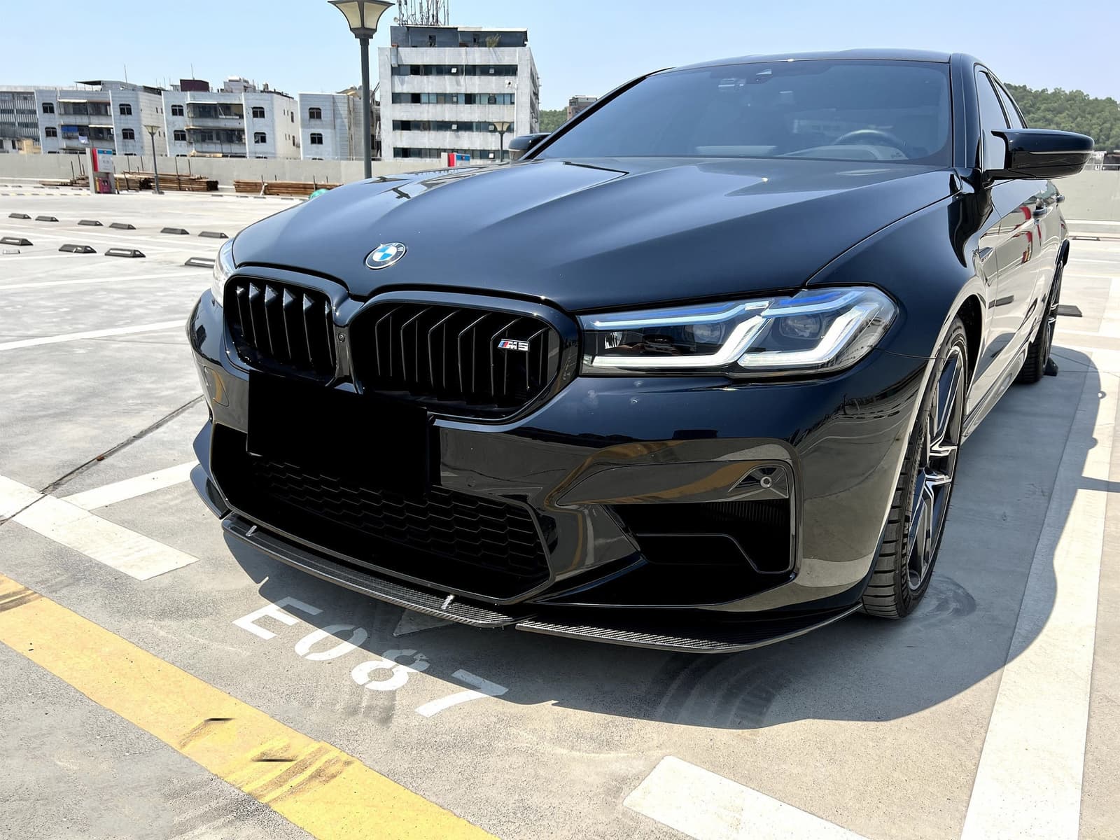 Губа (Карбон) V1 на BMW M5 F90 2017-2023 року 6