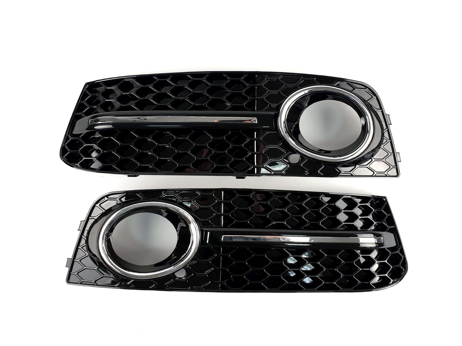 Решітки в бампер Chrome Black (в стилі RS4) на Audi A4 B8 2007-2011 року